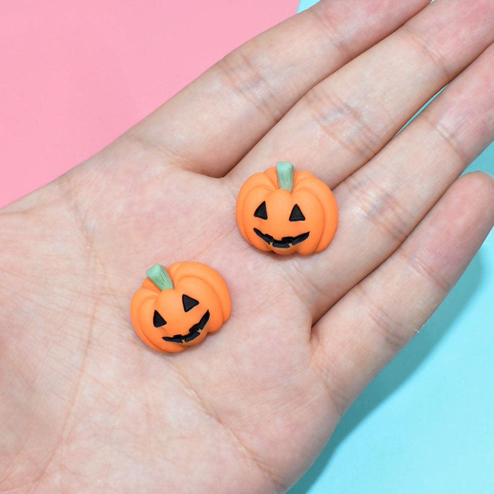 Embellishment Crafts - ハロウィーンのパンプキンモチーフのレジン製フラットバック装飾品20個入り。リアルなデザインで、DIYのスマホケースやスクラップブッキング、手芸などに最適。