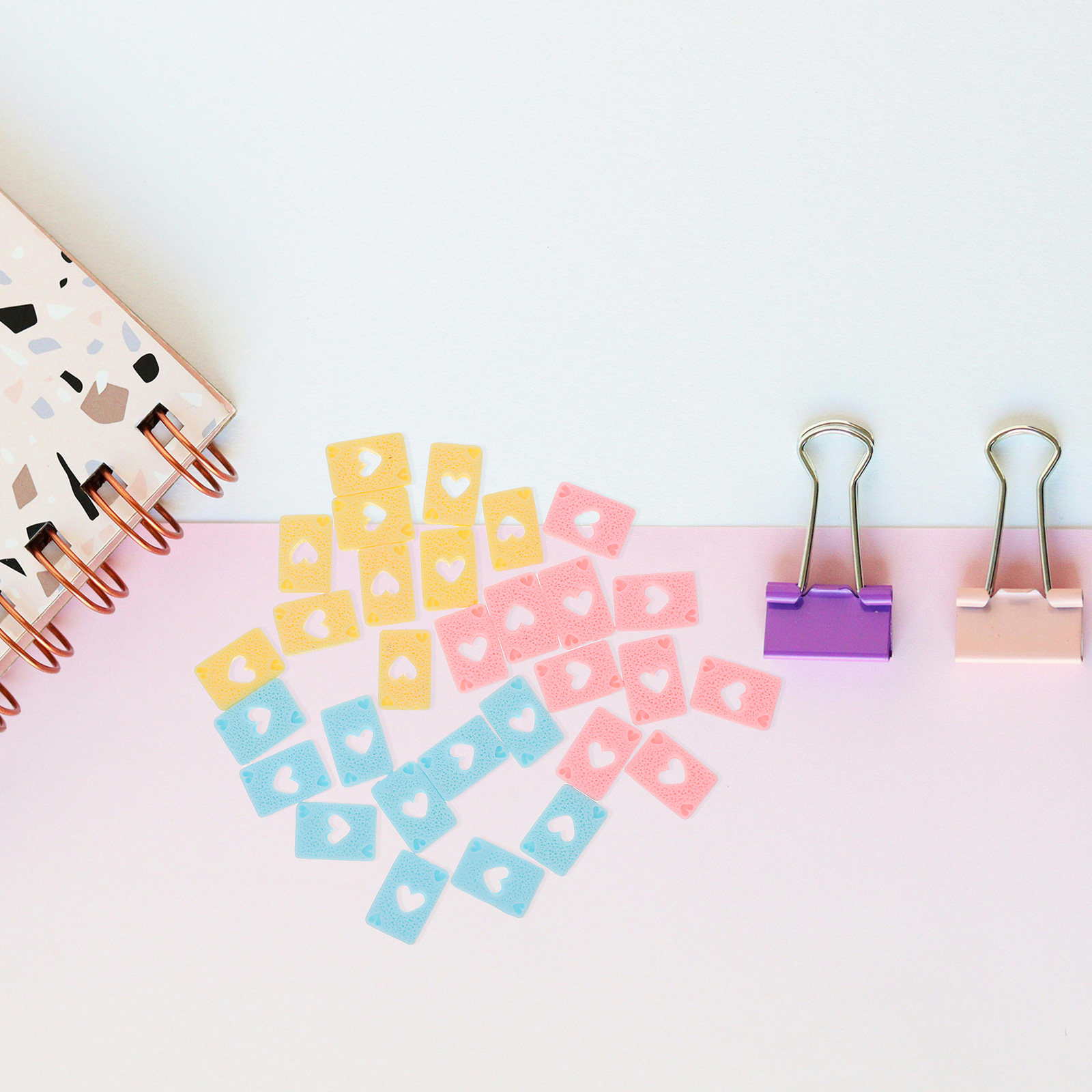 30個入り レジン製ポーカーチャーム キャンディカラー DI - Embellishments For Scrapbooking のレビューと価格